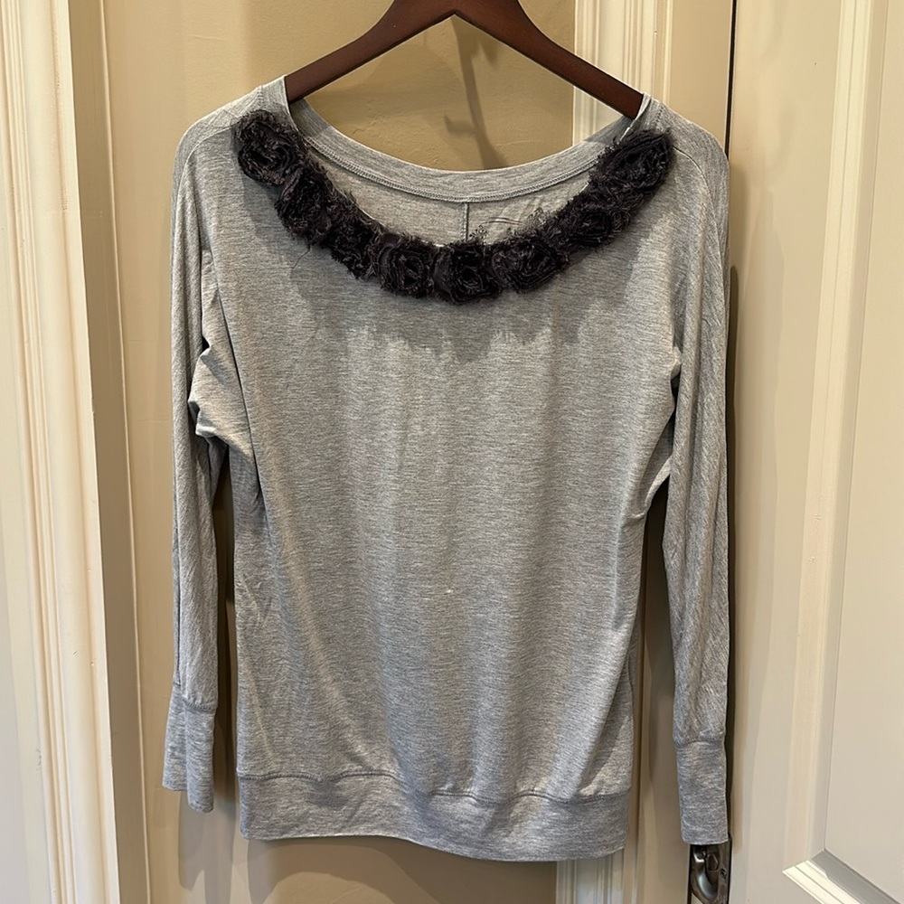 Very comfortable and cute long sleeve shirt size medium